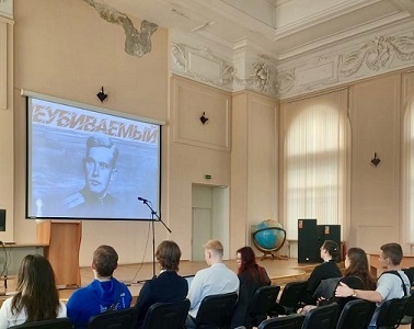 https://students.spbu.ru/images/2025/den_pobedy-kinopokaz-2.jpg